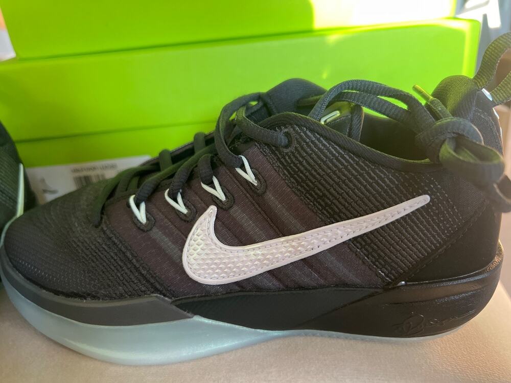 nike sabrina 3 (gs) black smoke 4.5y